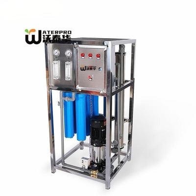 Industrielle Ro-Wasserbehandlungsanlage 220V Trinkwassersystem mit Pumpe und PLC-Kernkomponenten für Anlagen